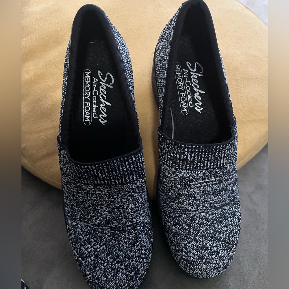 NWOT Skechers Comfort Wedge